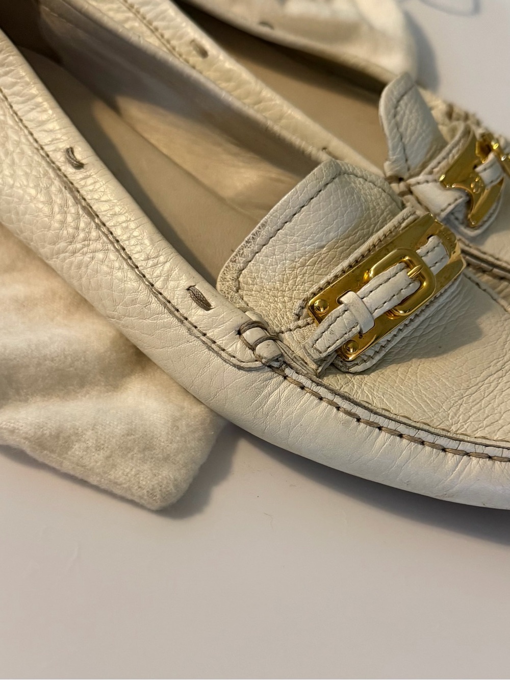 Vintage PRADA Cream Pebbled Leather Loafers with Gold Hardware, Size 39 (8.5) - Picture 7 of 11